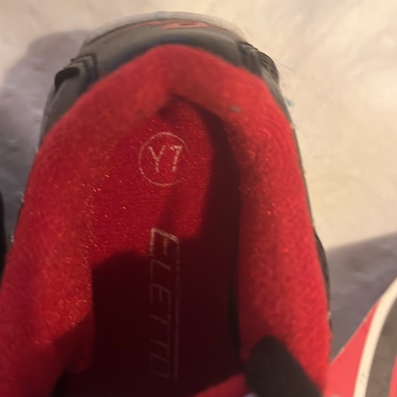 NWT Eletto cleats size 7(y) - Picture 4 of 7